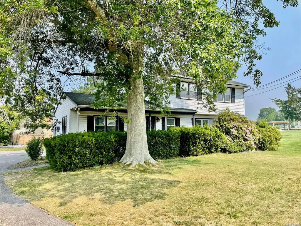 42 Booker Drive Riverhead NY 11901