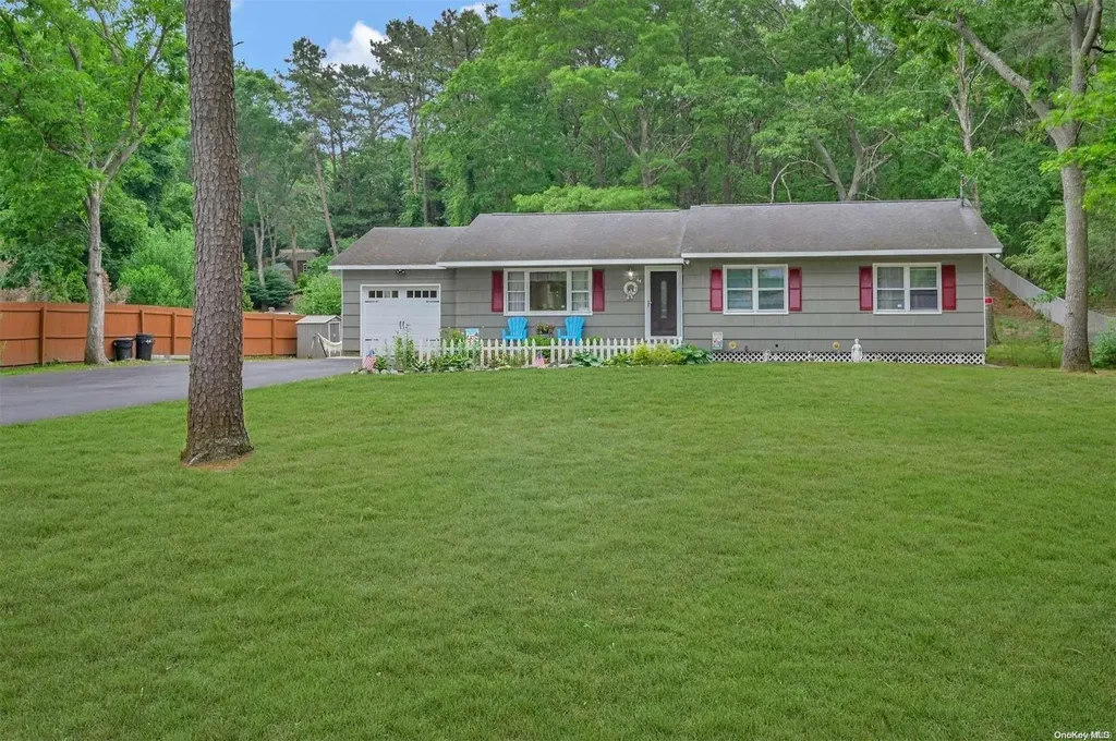 44 Madeline Road Ridge NY 11961