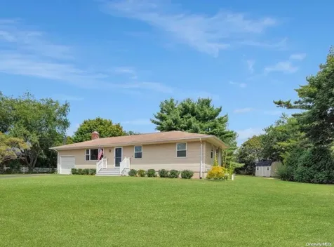 2880 Delmar Drive Laurel NY 11948