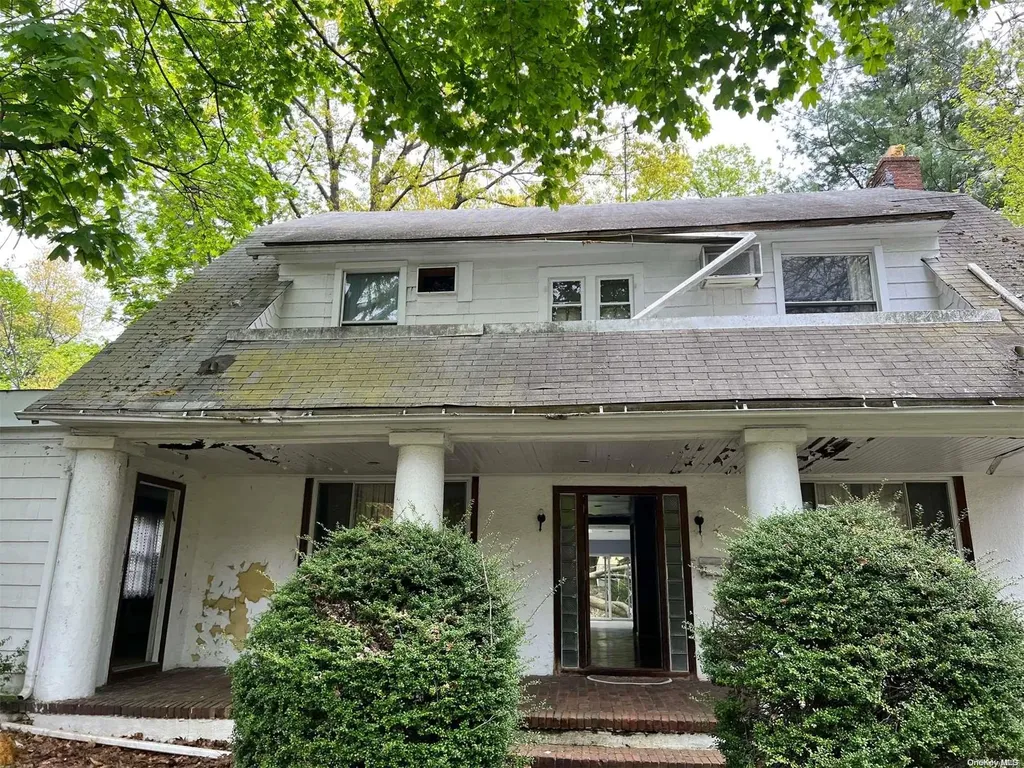 23 Gilchrest Road Great Neck NY 11021