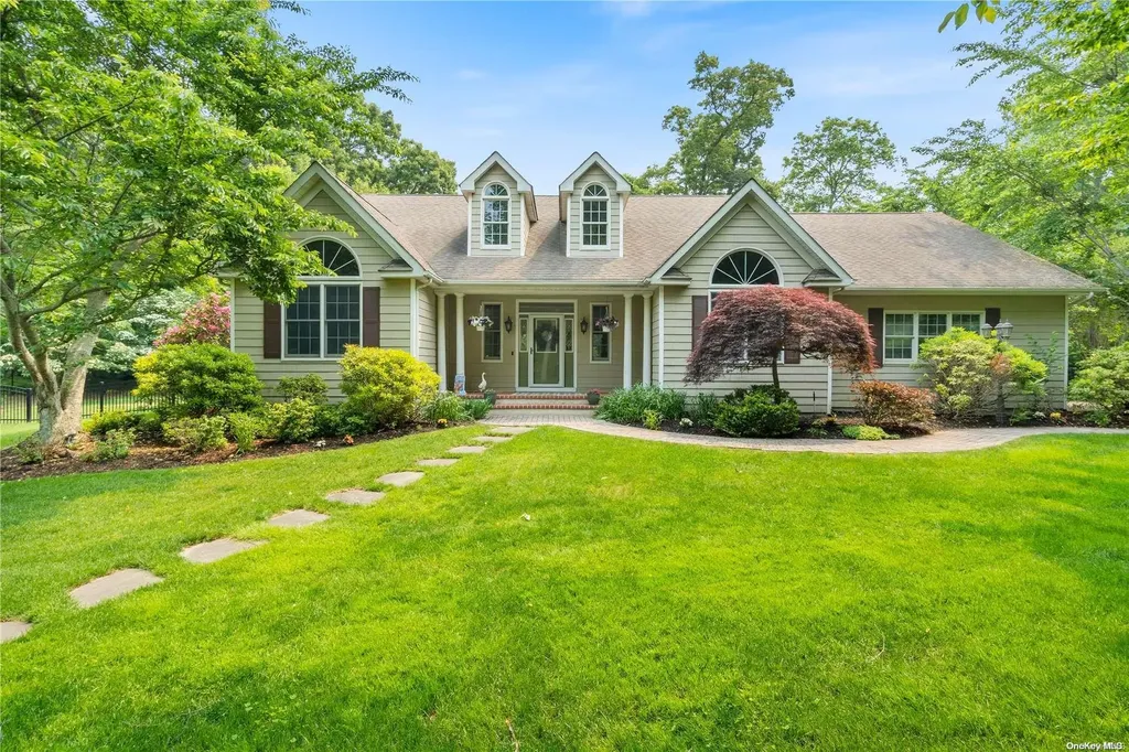 302 Sandpiper Drive Riverhead NY 11901