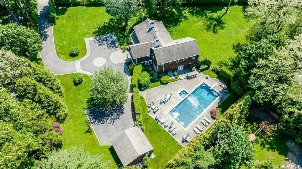 121 Arrandale Avenue Great Neck NY 11024