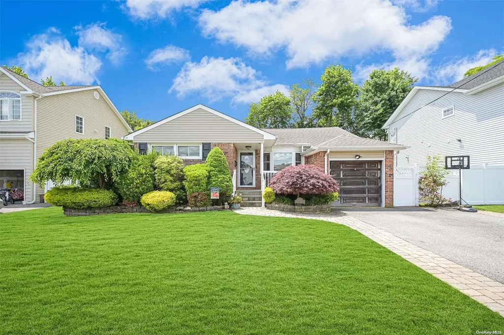 229 Floral Avenue Plainview NY 11803