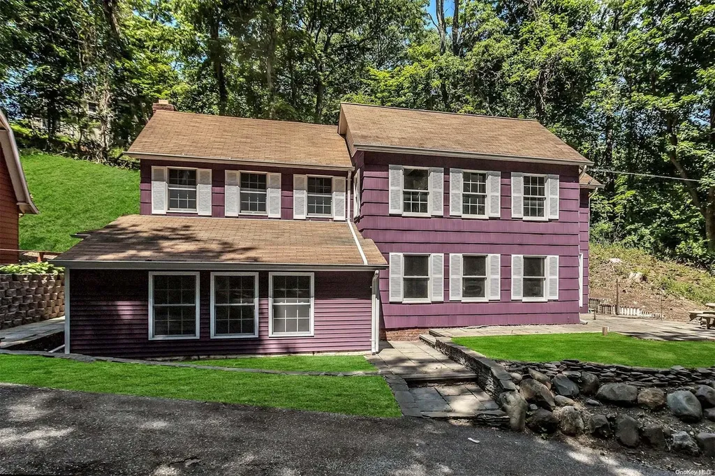 2 Daphne Lane Centerport NY 11721