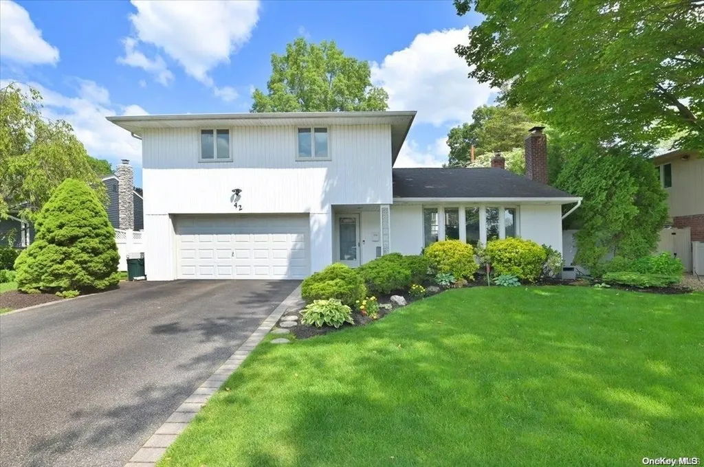 42 Robin Lane Plainview NY 11803