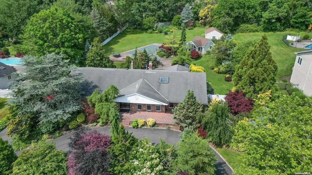 33 Lucille Lane Dix Hills NY 11746