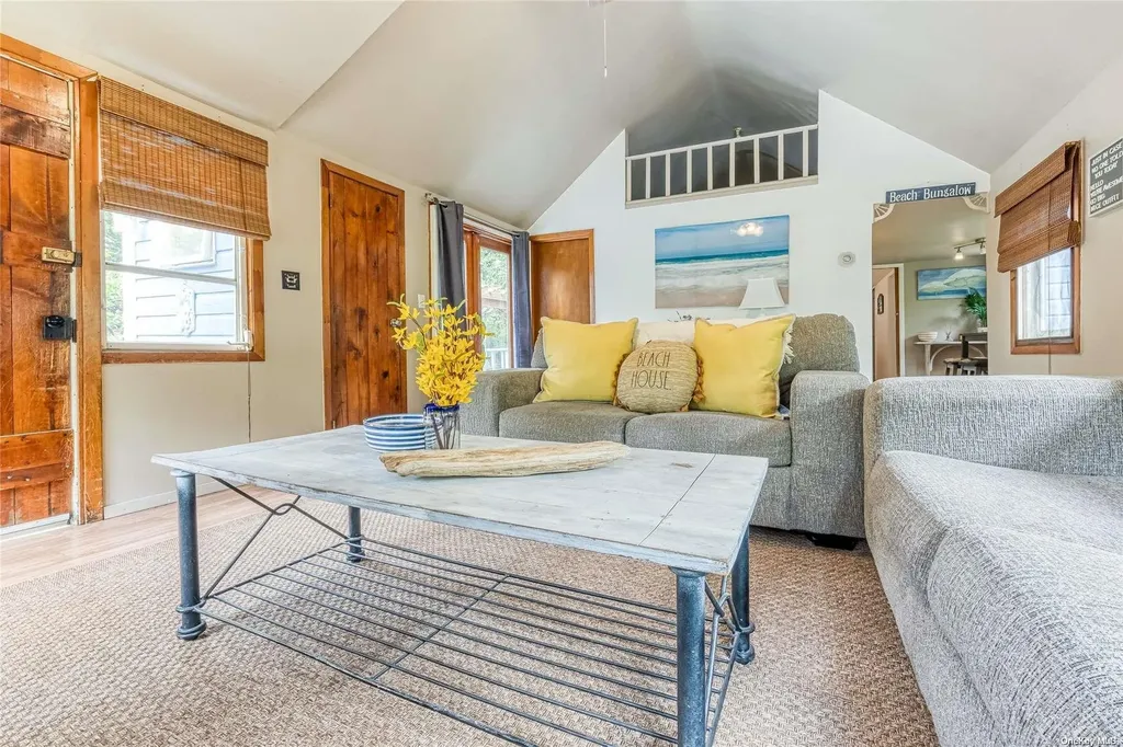 32 Treasure Road Riverhead NY 11901