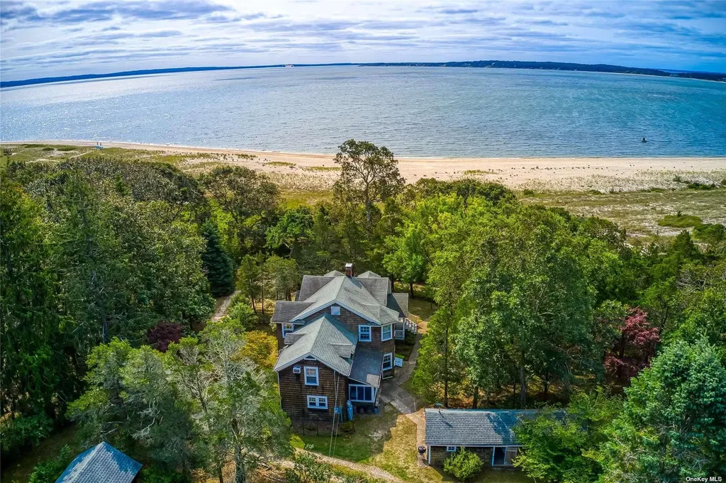 1695 Old Woods Path Southold NY 11971