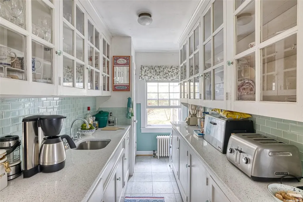 1695 Old Woods Path Southold NY 11971