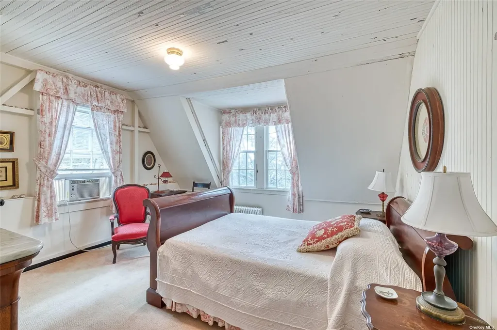1695 Old Woods Path Southold NY 11971