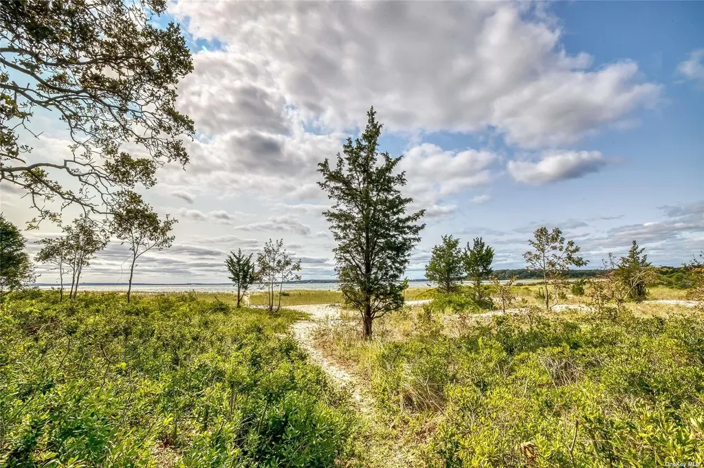 1695 Old Woods Path Southold NY 11971