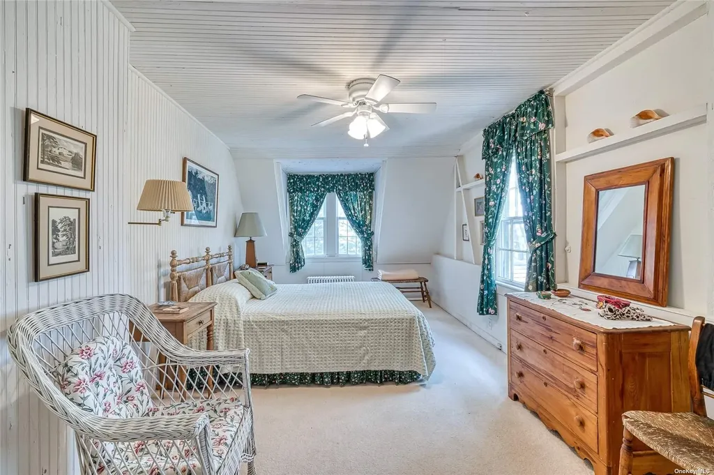 1695 Old Woods Path Southold NY 11971