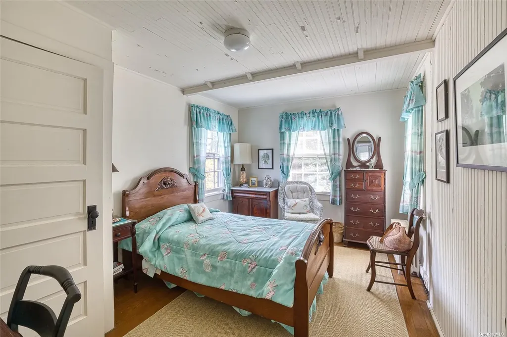 1695 Old Woods Path Southold NY 11971