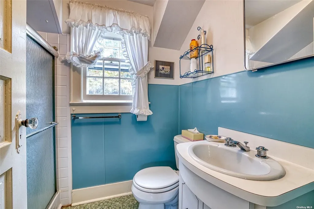 1695 Old Woods Path Southold NY 11971