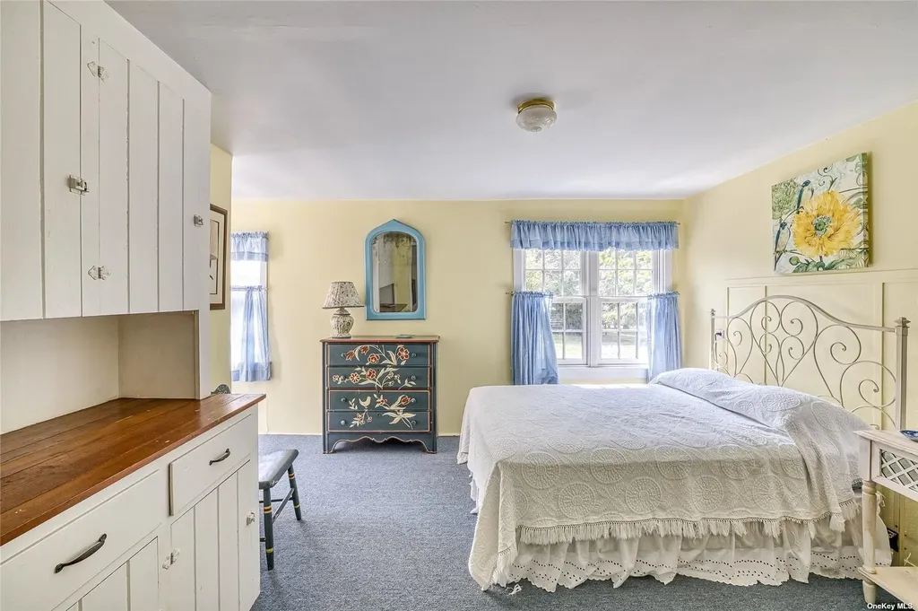 1695 Old Woods Path Southold NY 11971