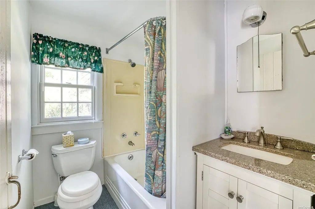 1695 Old Woods Path Southold NY 11971