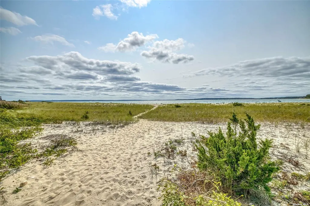 1695 Old Woods Path Southold NY 11971
