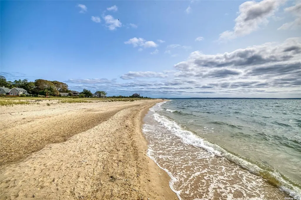 1695 Old Woods Path Southold NY 11971