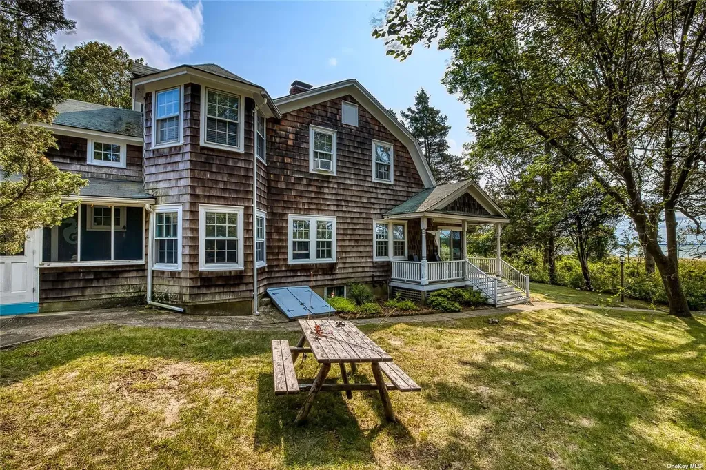 1695 Old Woods Path Southold NY 11971