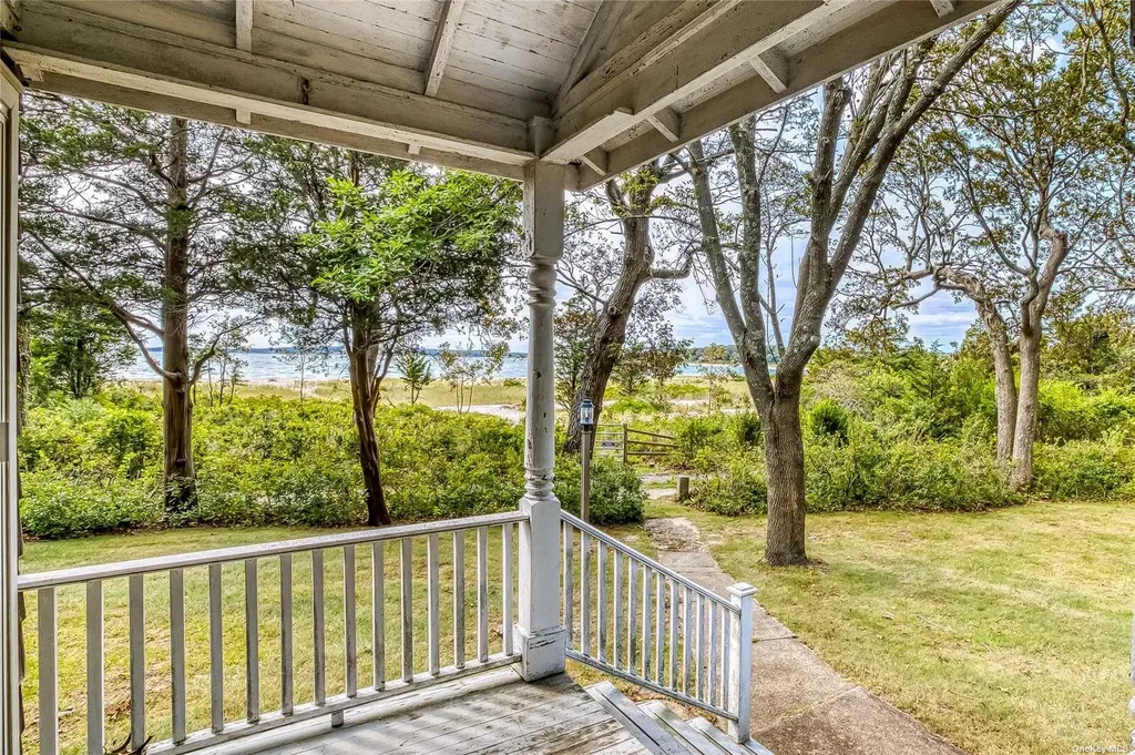 1695 Old Woods Path Southold NY 11971