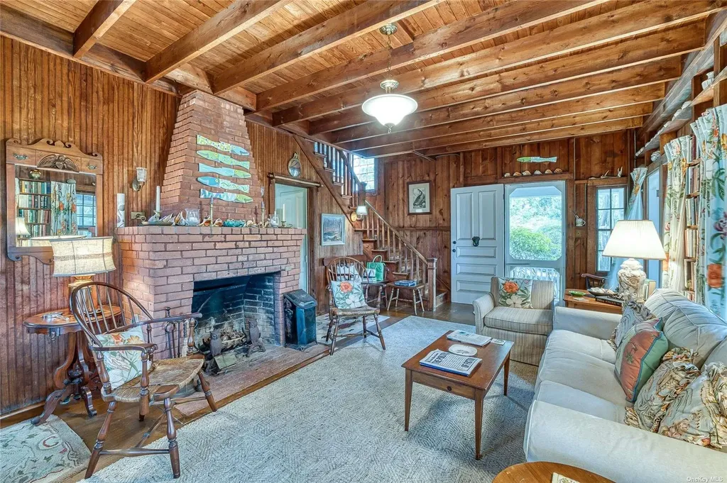 1695 Old Woods Path Southold NY 11971
