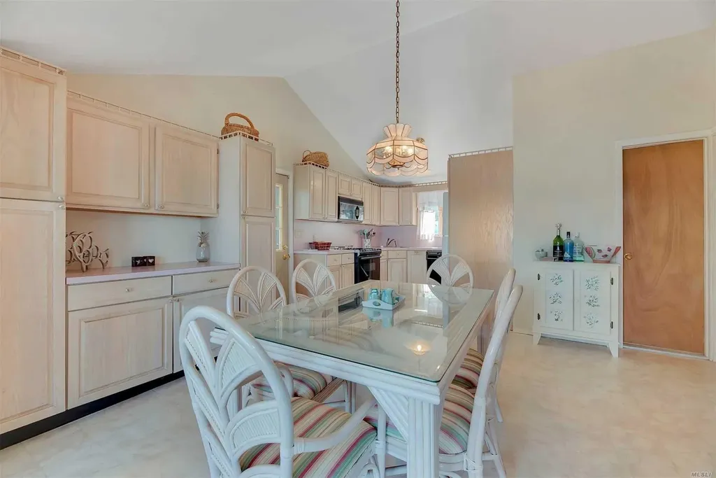 11A Oakhurst Road Hampton Bays NY 11946