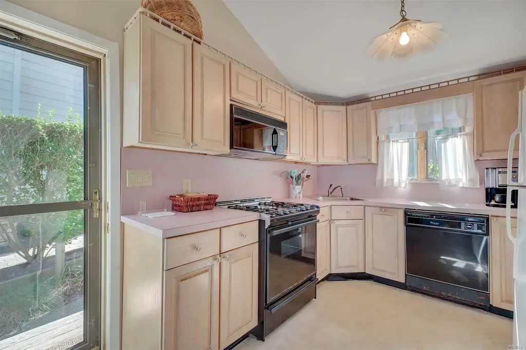 11A Oakhurst Road Hampton Bays NY 11946