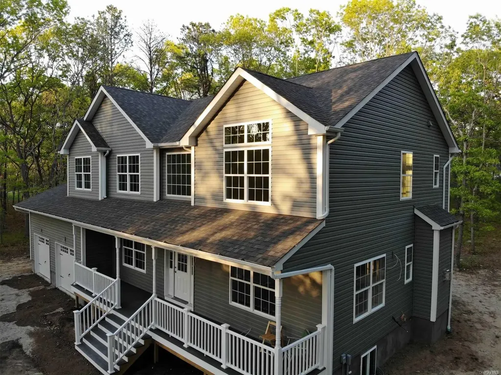 20 Watermill Way Ridge NY 11961