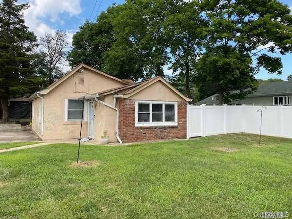 Central Islip NY 11722