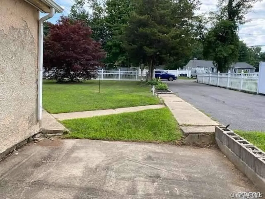 Central Islip NY 11722
