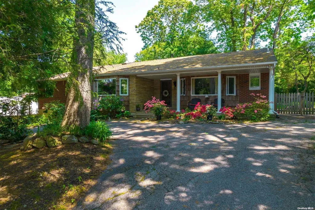 4 Pegs Lane Cold Spring Harbor NY 11724