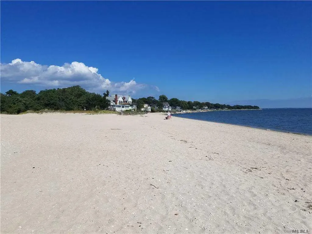 15 Downs Boulevard Jamesport NY 11947