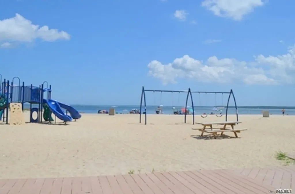 15 Downs Boulevard Jamesport NY 11947