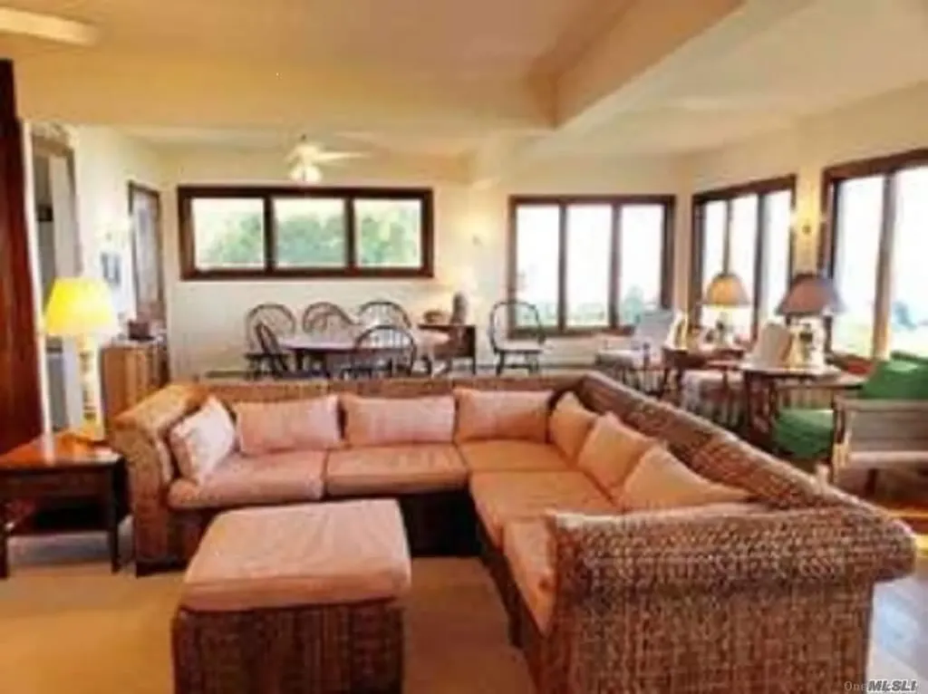 15 Downs Boulevard Jamesport NY 11947