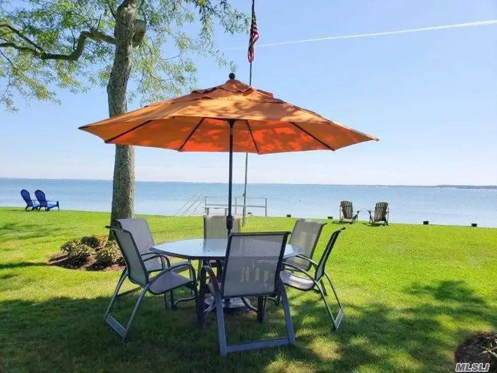 15 Downs Boulevard Jamesport NY 11947