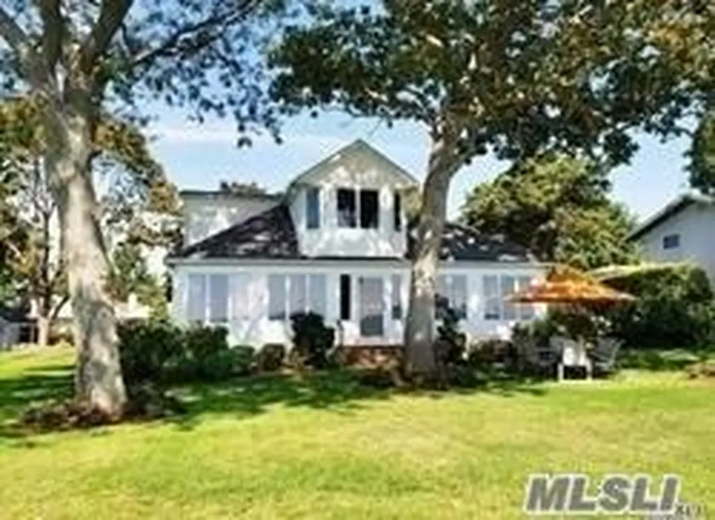 15 Downs Boulevard Jamesport NY 11947