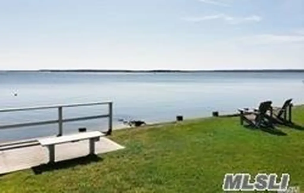 15 Downs Boulevard Jamesport NY 11947