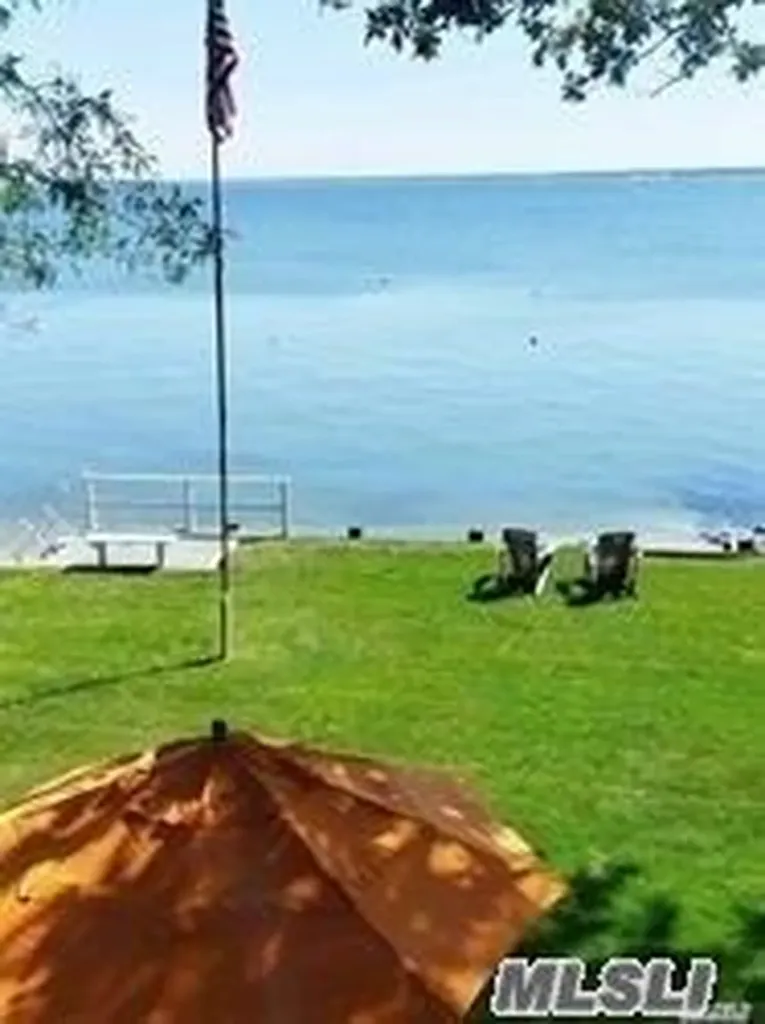 15 Downs Boulevard Jamesport NY 11947