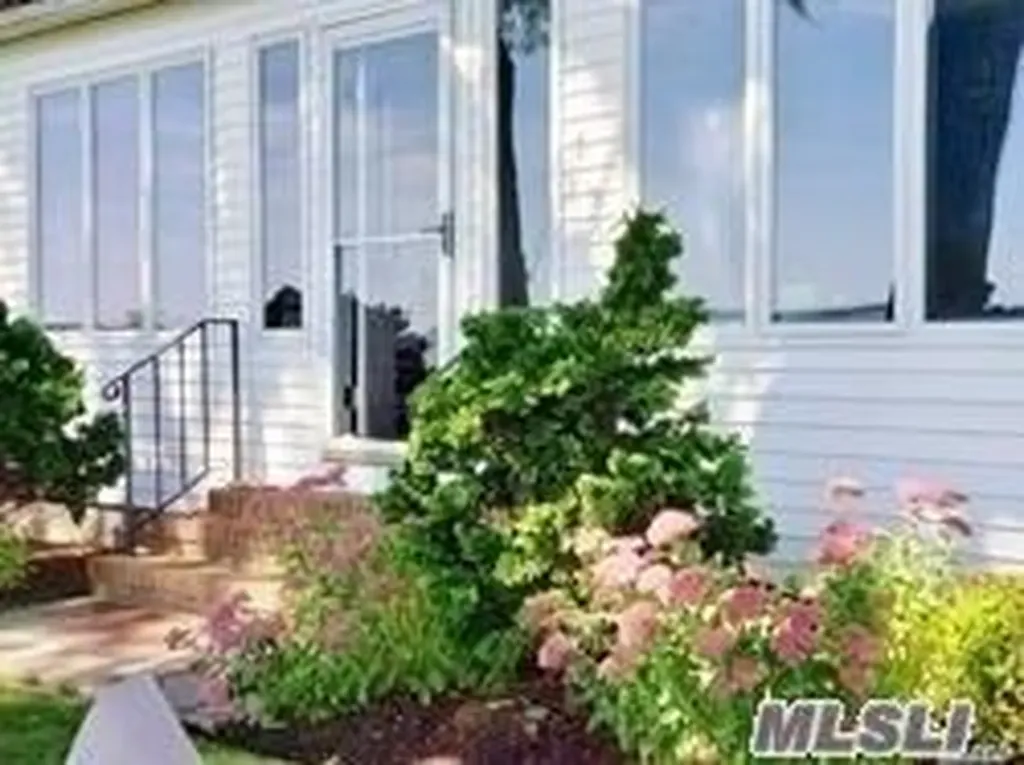 15 Downs Boulevard Jamesport NY 11947