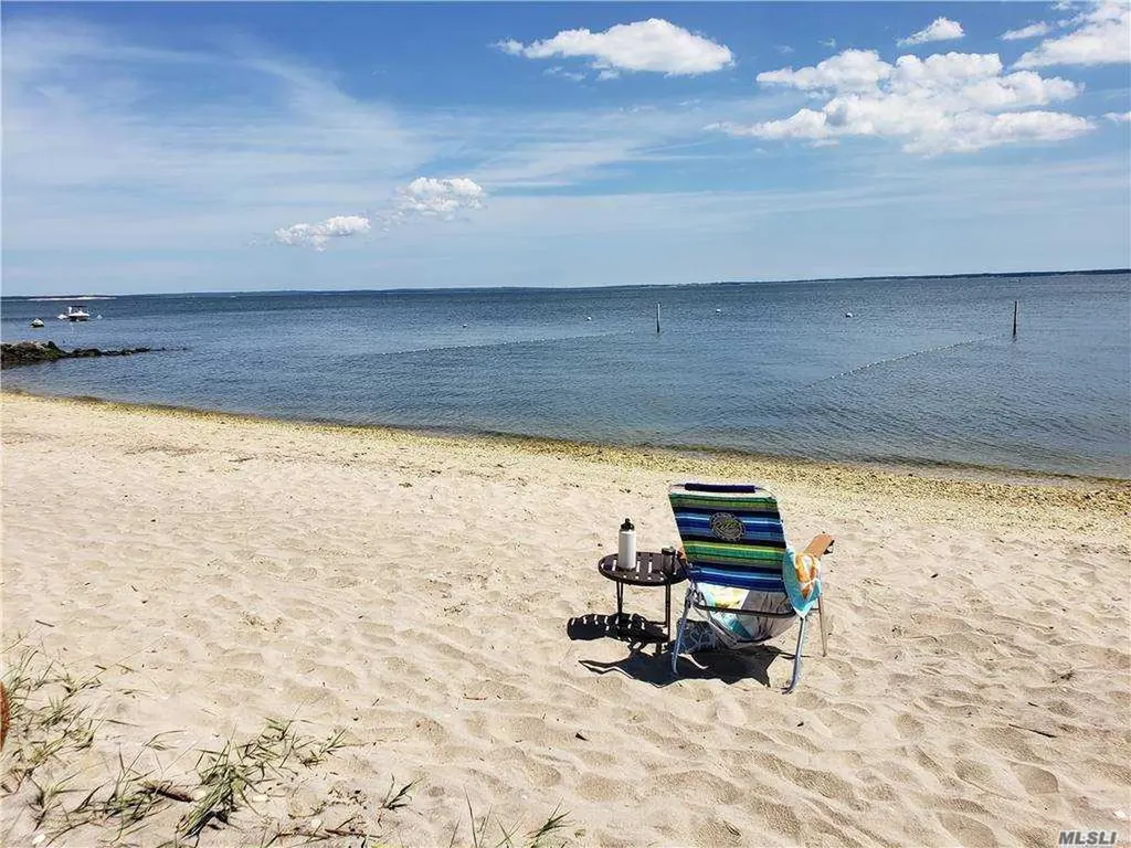 15 Downs Boulevard Jamesport NY 11947