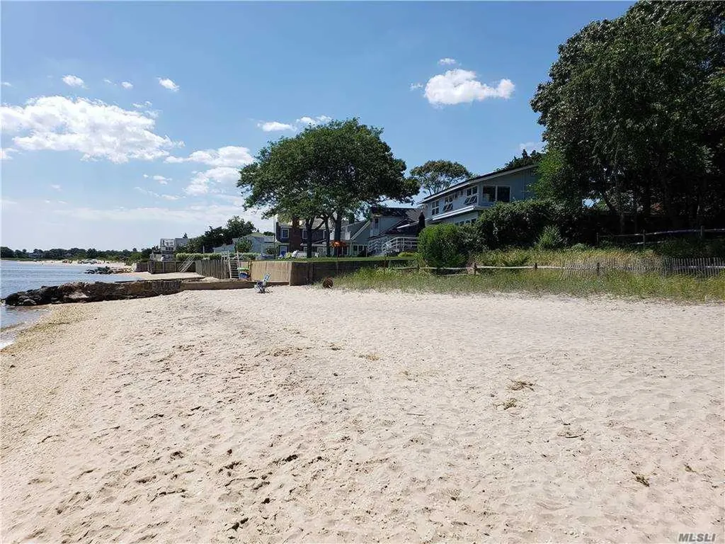 15 Downs Boulevard Jamesport NY 11947