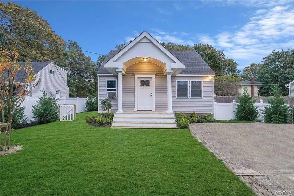 68 Dawn Drive Shirley NY 11967