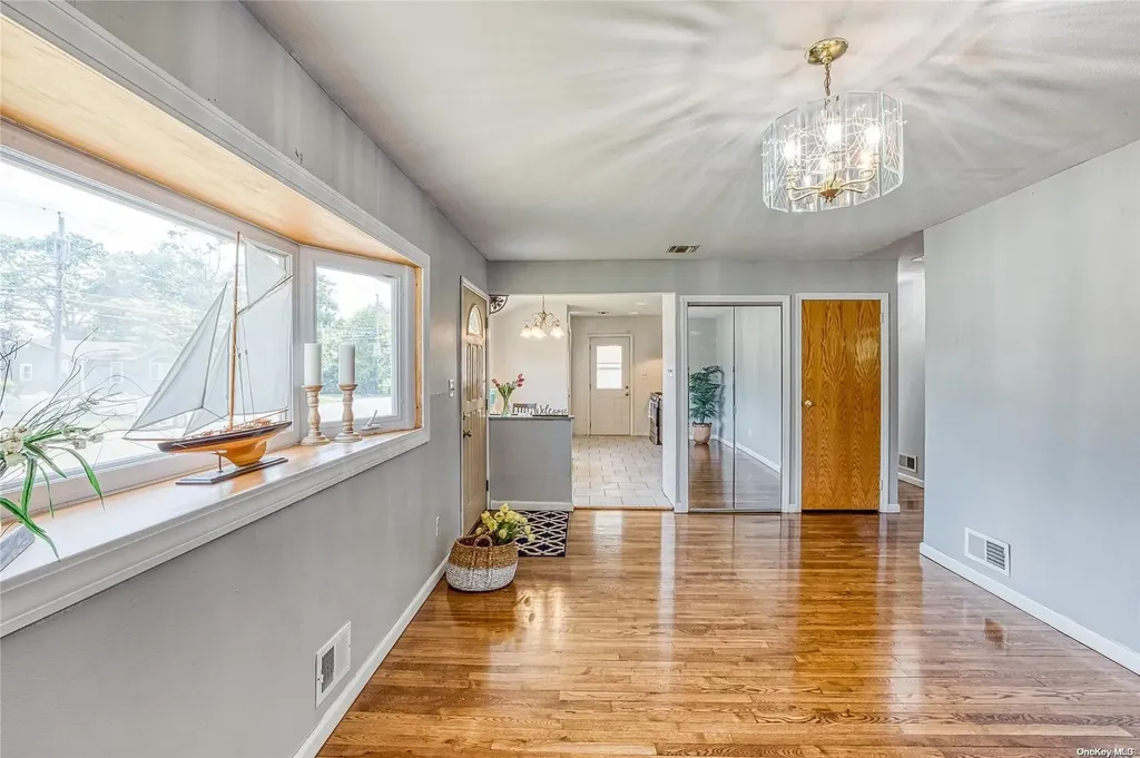 167 Neptune Avenue West Babylon NY 11704