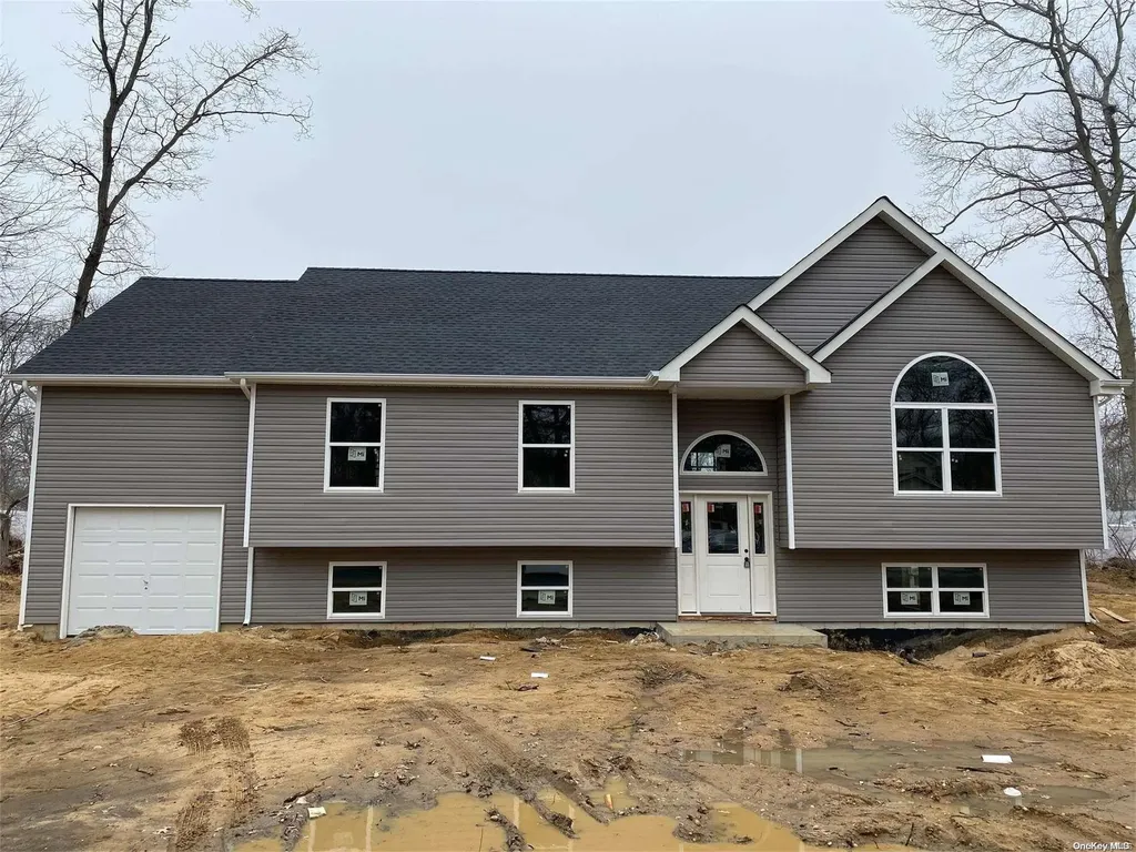 135 Maple Wood Lane Riverhead NY 11901