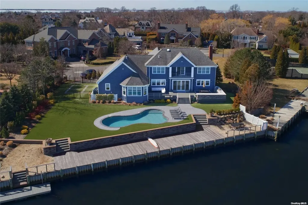 23 True Harbour Way West Islip NY 11795