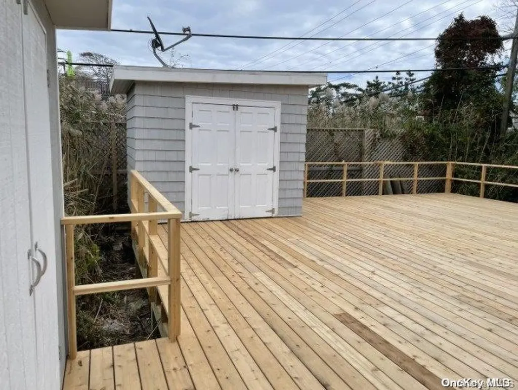 63 Thompson Ocean Bay Park NY 11770