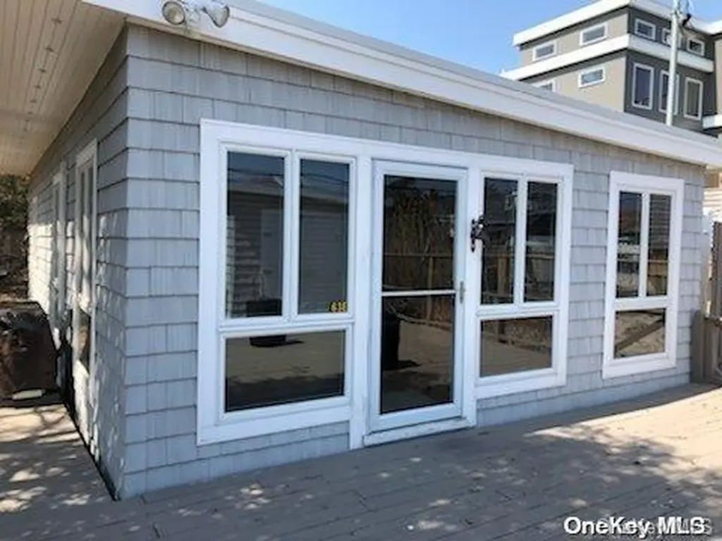 63 Thompson Ocean Bay Park NY 11770