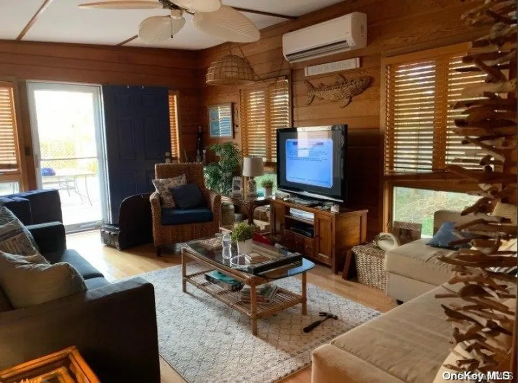 63 Thompson Ocean Bay Park NY 11770