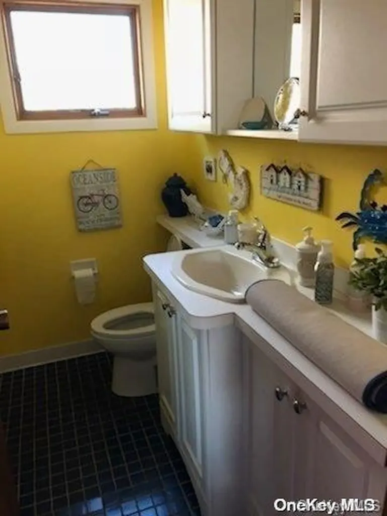 63 Thompson Ocean Bay Park NY 11770