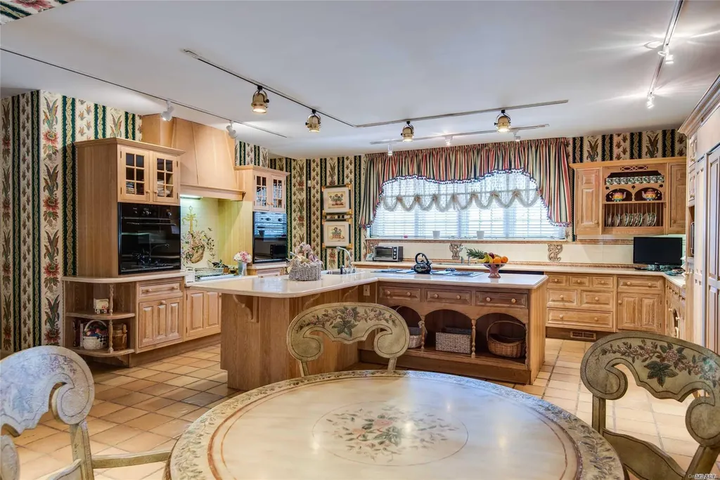 11 Evans Drive Brookville NY 11545